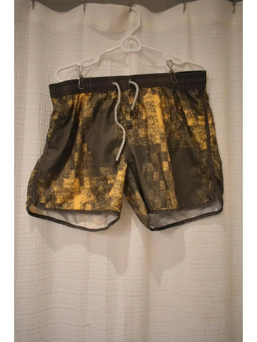 Men's Athletic Shorts with Mesh Lining and Elastic Waistband